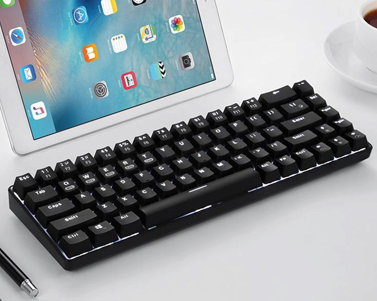 WUHAN WEI&WEN INTERNATIONAL TRANING 68-Key Wireless Bluetooth/USB Wired Gaming Mechanical Keyboard